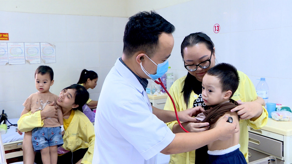 Chăm Sóc Sức Khỏe Trẻ Nhỏ Mùa Giao Mùa – Lời Khuyên Từ Bác Sĩ Nhi